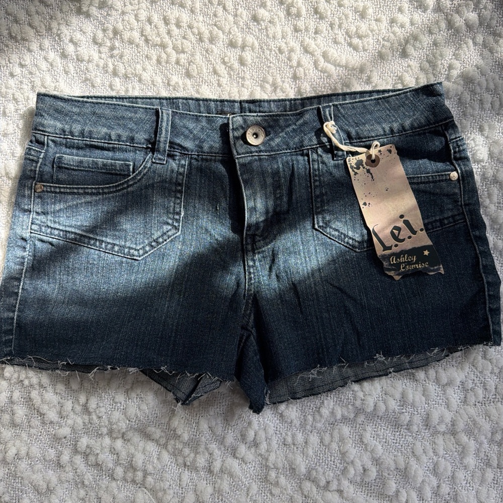 Vintage Lei Women's Jean Shorts - Deep Blue